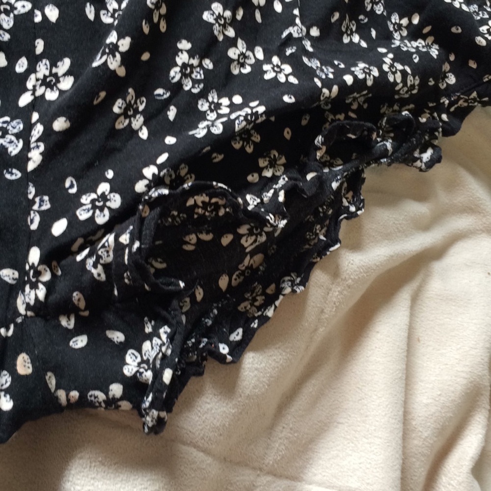 Flowered Shorts - Picture 2 of 4